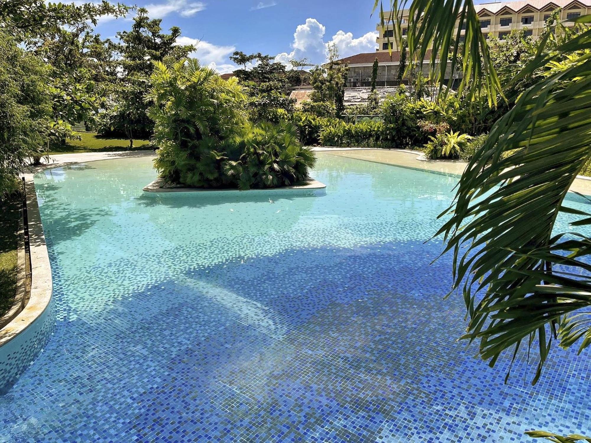 Dominiks Stylish Resort Gem Ocean View Pool Queen Bed At Tambuli 8 Floor Fast Wifi Lapu-Lapu City Exterior foto